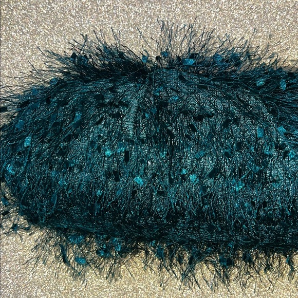 New Emerald Feather Evening Clutch - Picture 15 of 15
